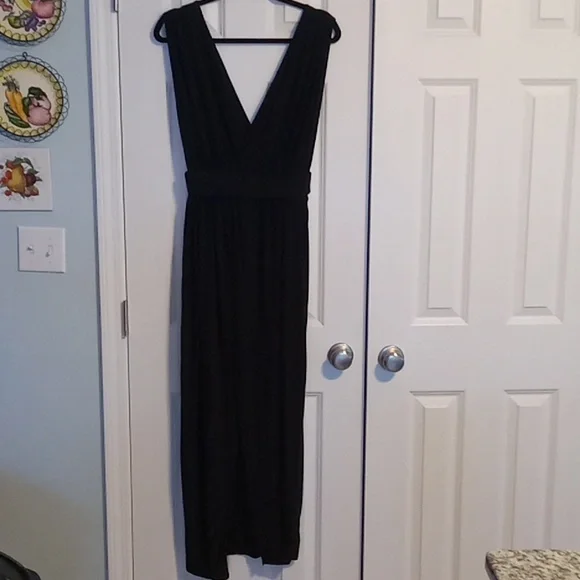 Boohoo Elegant Black V-Neck Maxi Dress - Picture 2 of 7